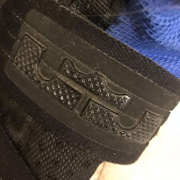 👟NIKE LeBron James Zoom Soldier 10 Sneakers - Picture 4 of 15